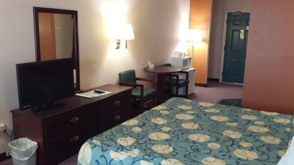 Days Inn By Wyndham Harrison Kültér fotó